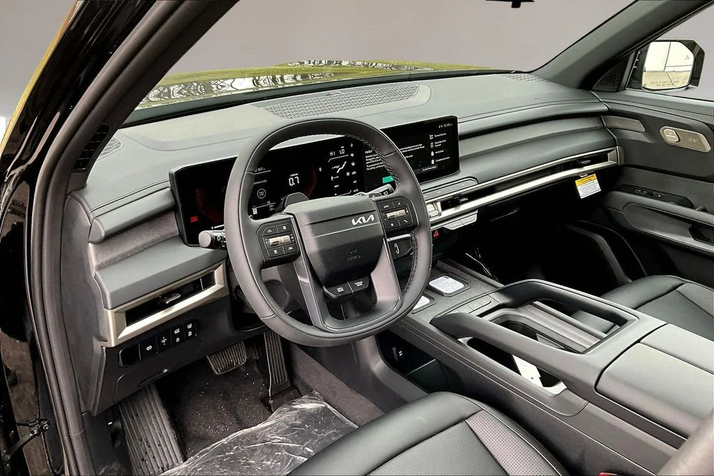 New 2027 Ebony Black Kia S image 7