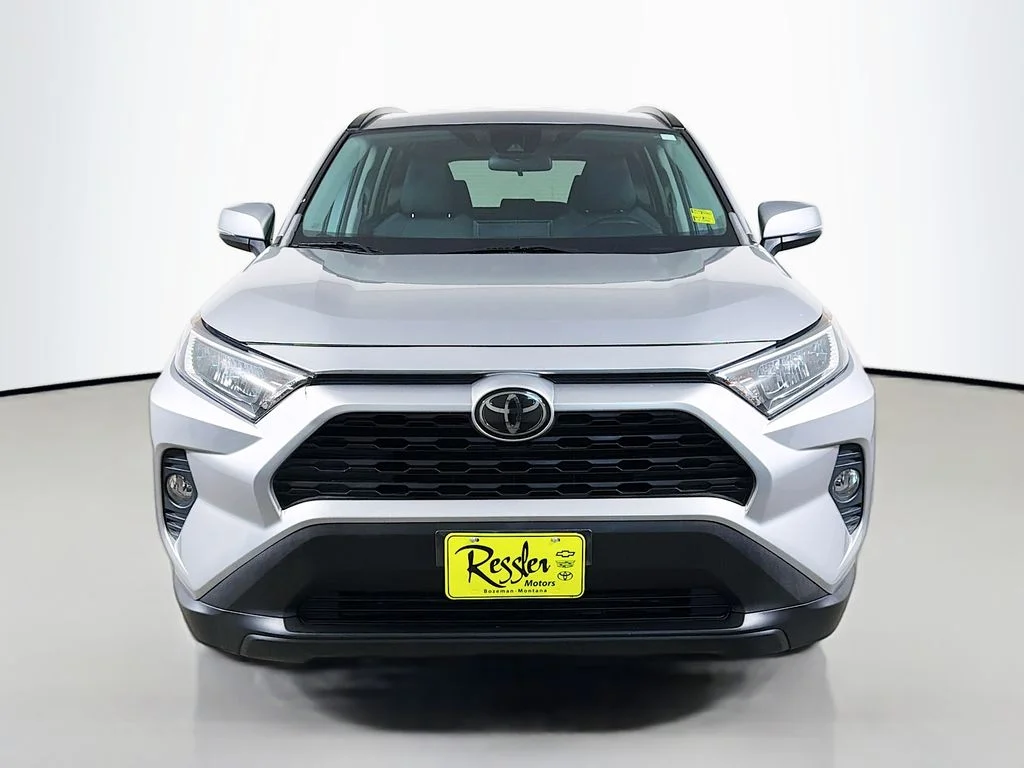 Used 2021 Silver Toyota XLE image 2