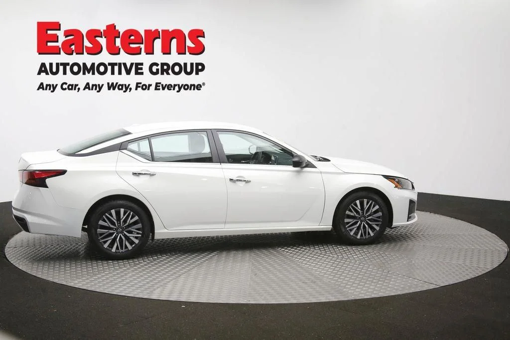 Used 2025 White Nissan 2.5 SV image 47