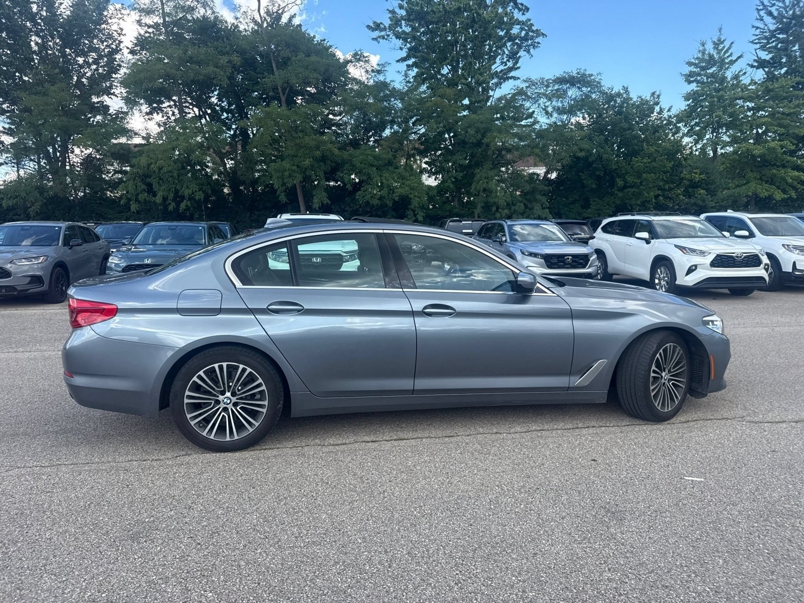 Used 2019 Bluestone Metallic BMW 530i xDrive image 30