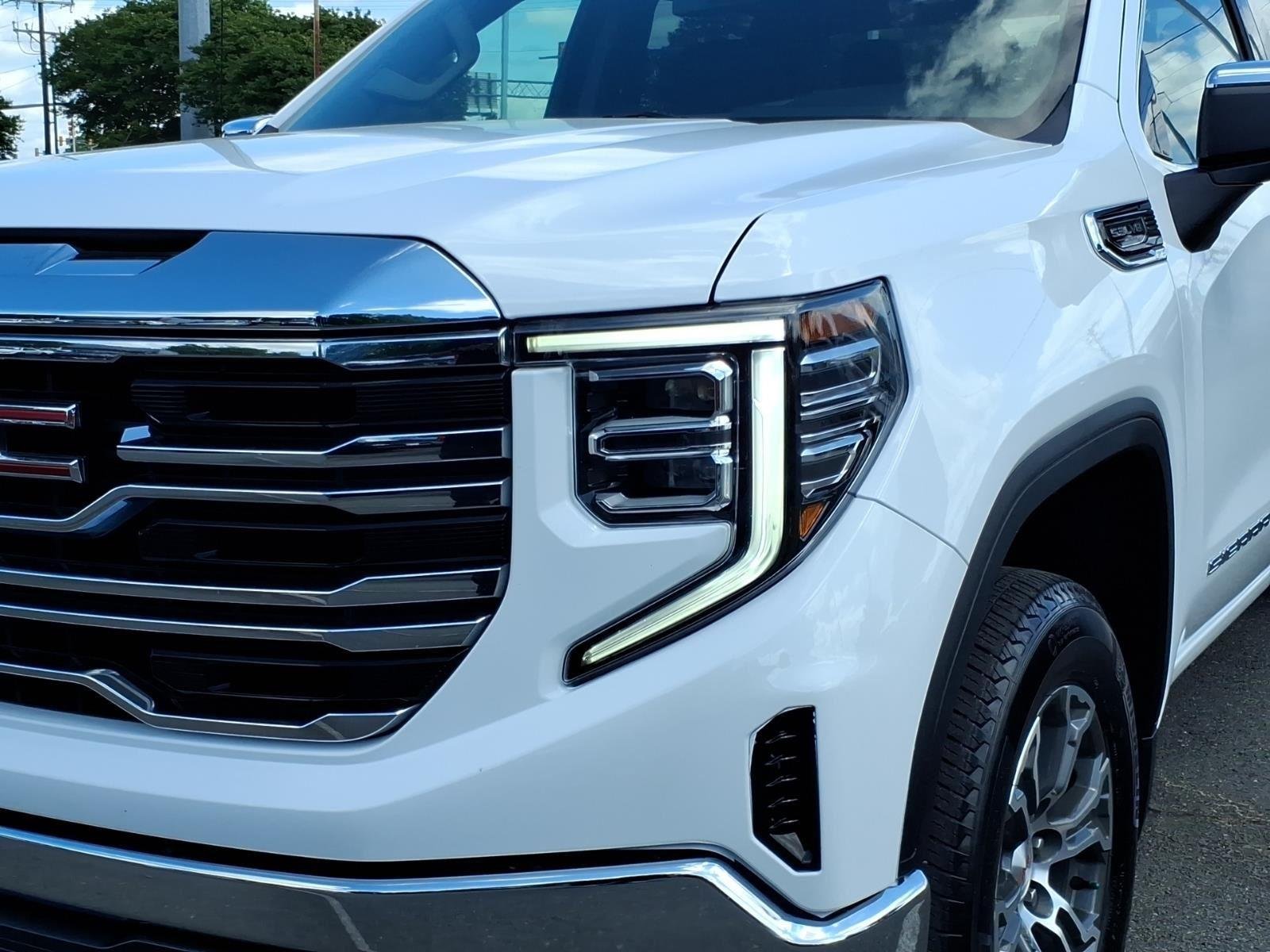 Used 2025 Summit White GMC SLT image 15