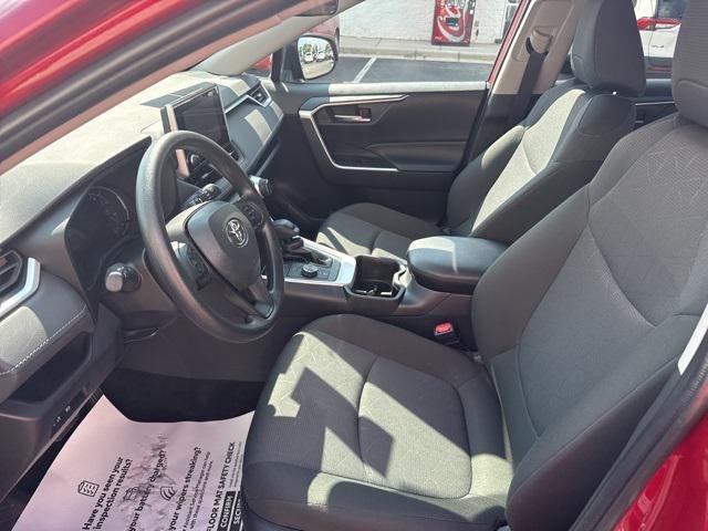 2025 Toyota RAV4 XLE - Photo 23
