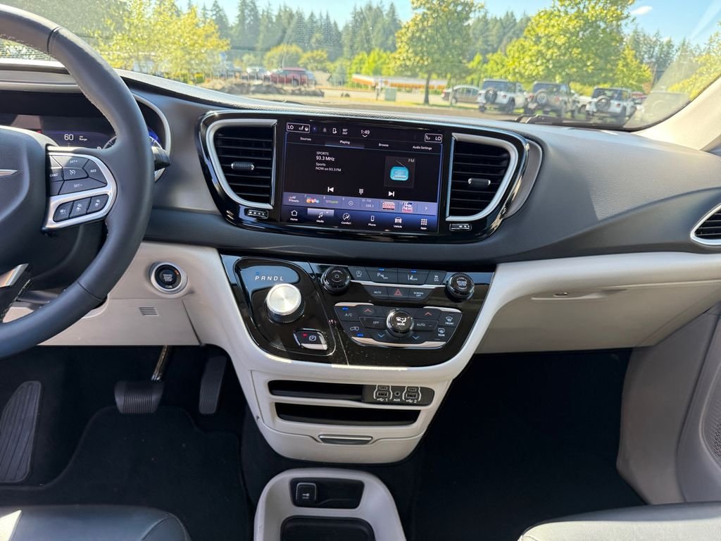 Used 2024 Silver Chrysler Touring L image 15