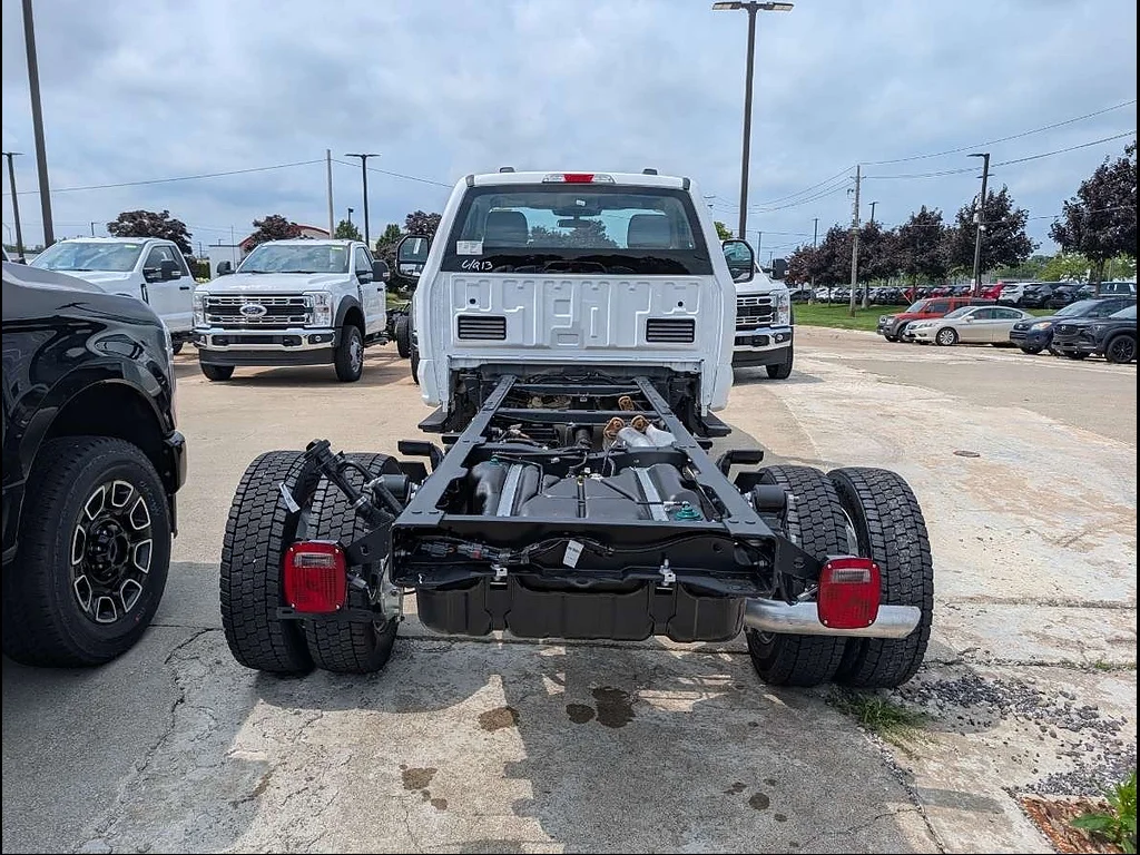 New 2026 Oxford White Ford F-550® XL image 3