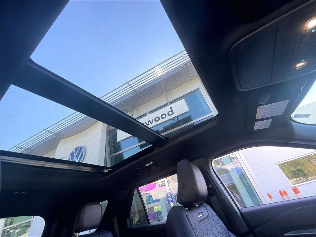 Used 2025 White Ford Platinum image 22