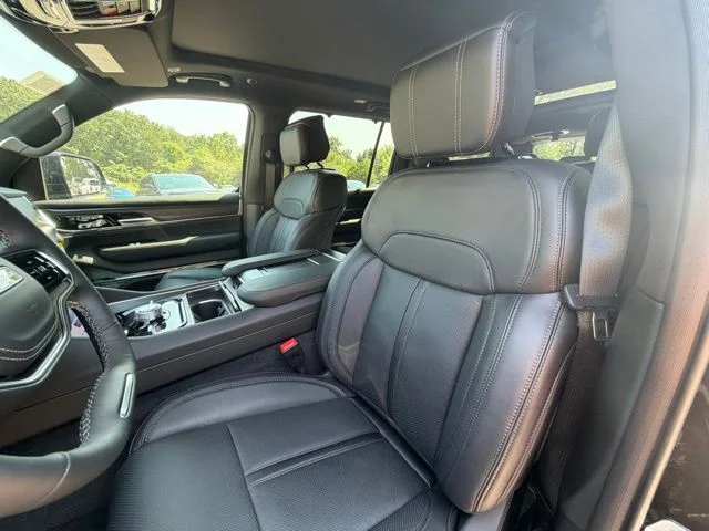 New 2026 High Gloss Black Exterior Paint Jeep Summit Obsidian image 22