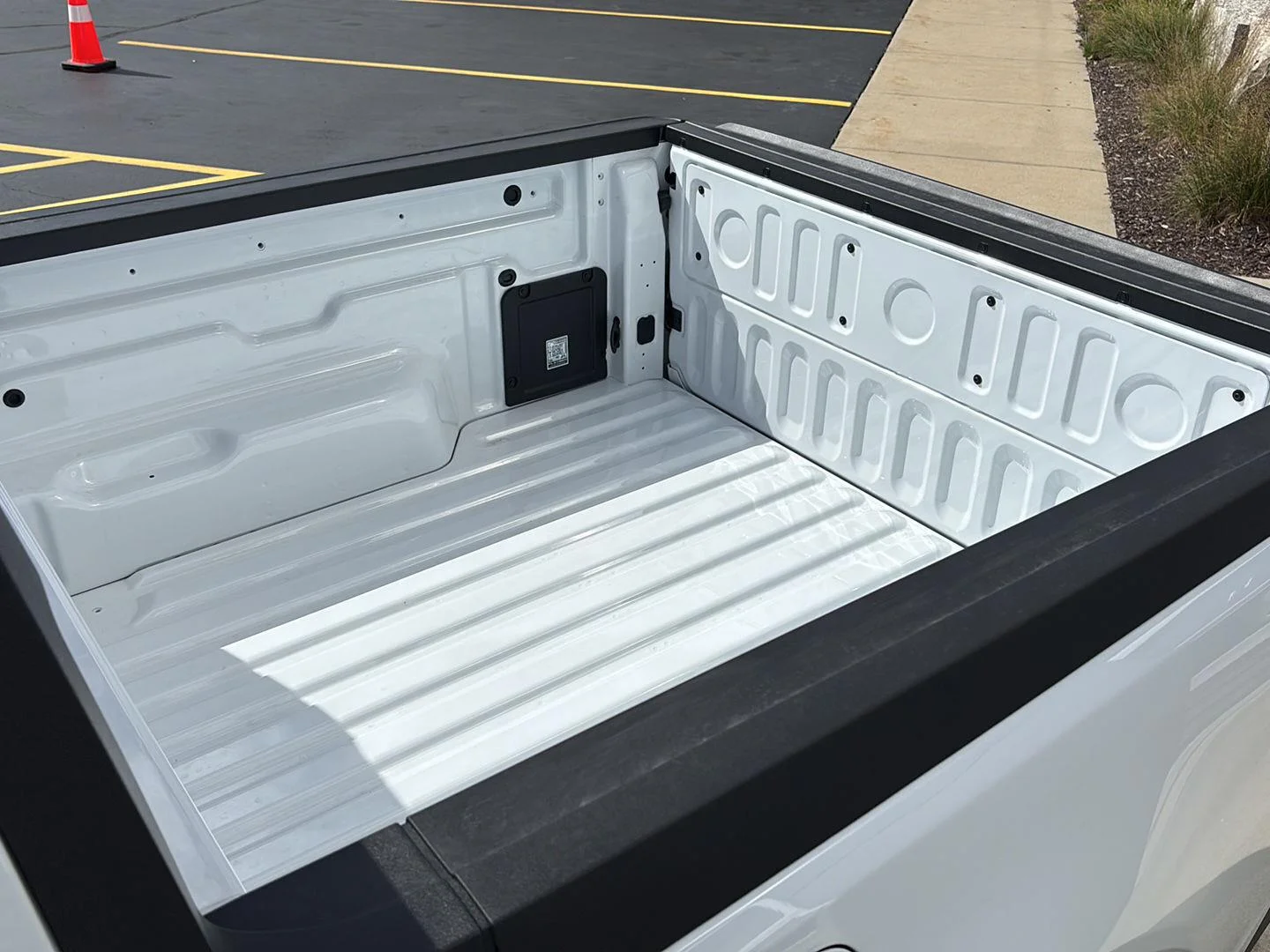 New 2026 Oxford White Ford XL image 9