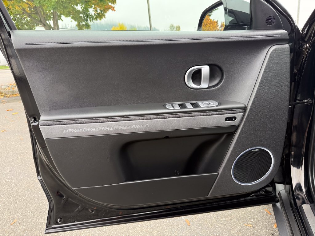Used 2023 Black Hyundai Limited image 19