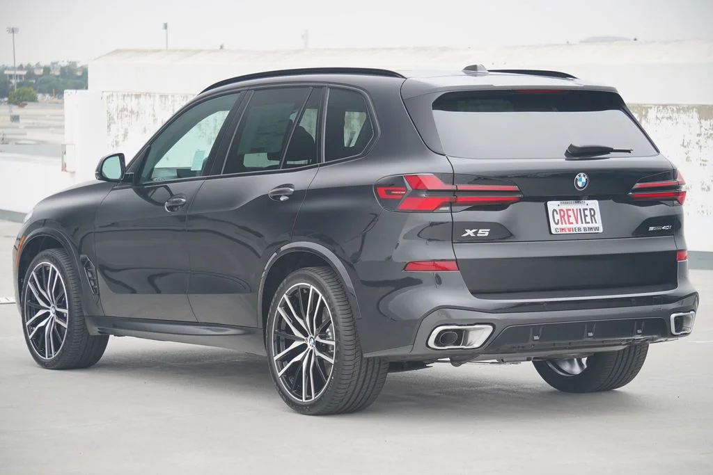 Used 2026 Black BMW sDrive40i image 7