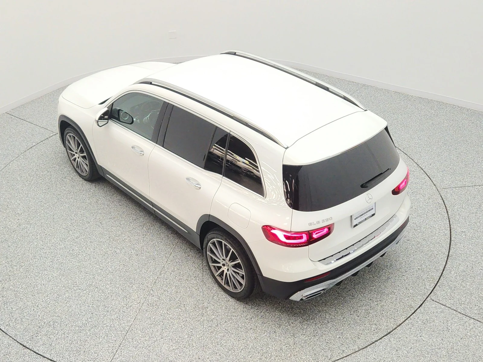 Used 2022 Polar White Mercedes-Benz GLB 250 SUV image 27