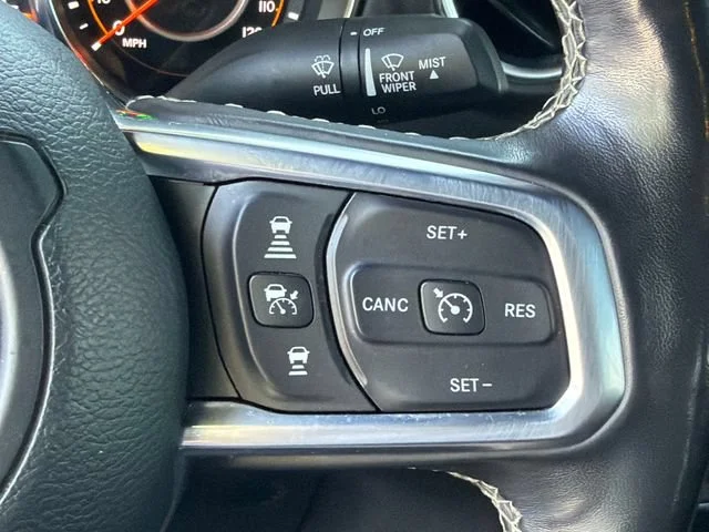 Used 2020 White Jeep Overland 4x4 image 25