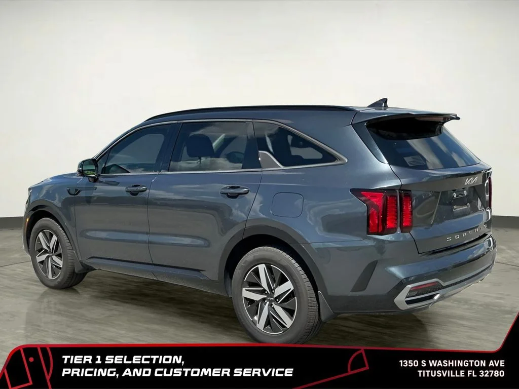 Used 2022 Gray Kia EX image 4