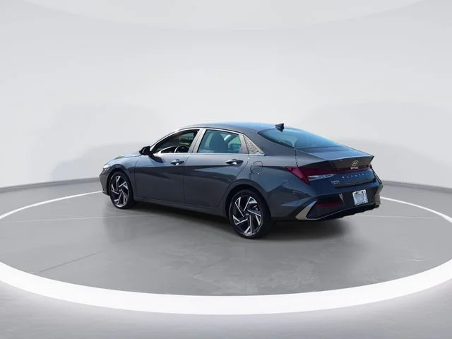 Used 2025 Gray Hyundai SEL Convenience image 6