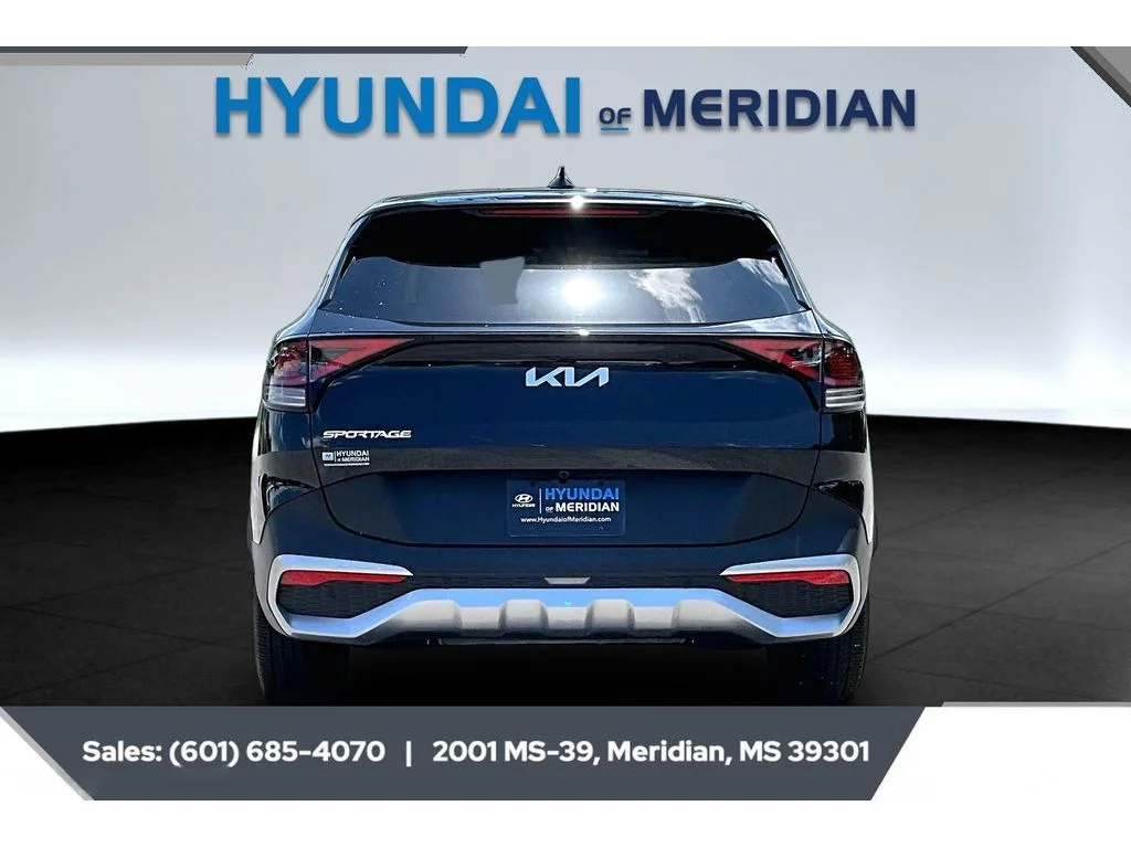 Used 2025 Fusion Black Kia LX image 4