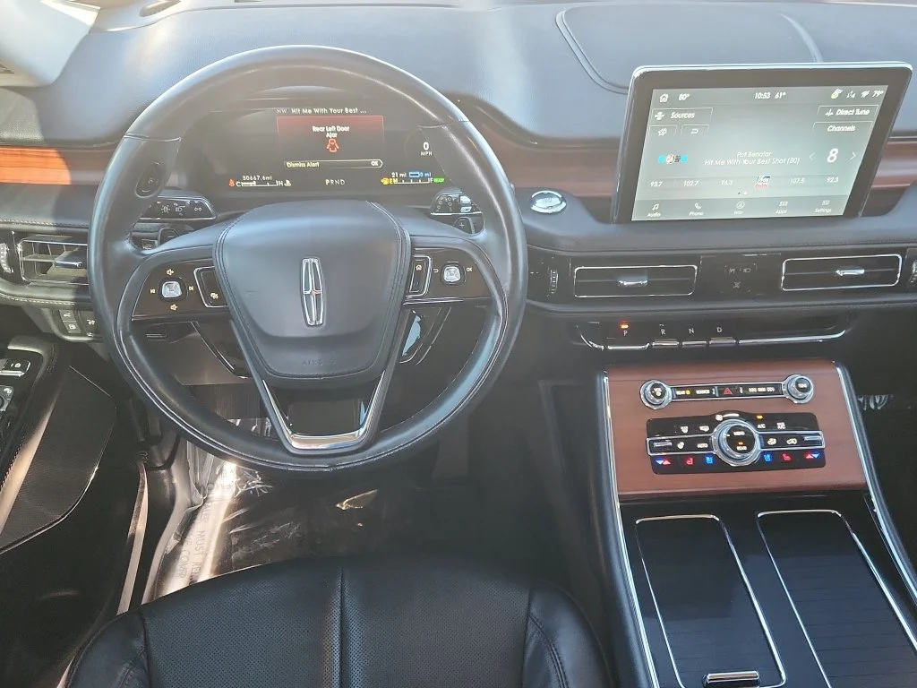 Used 2023 White Lincoln Grand Touring image 10