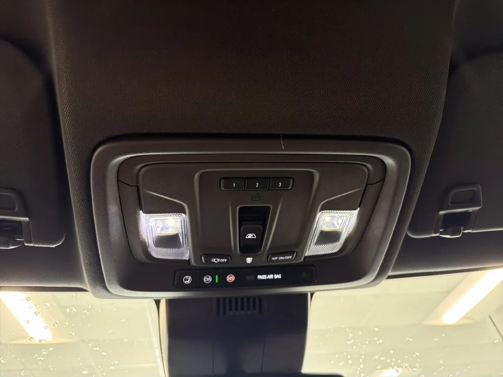 Used 2025 White GMC Denali image 19