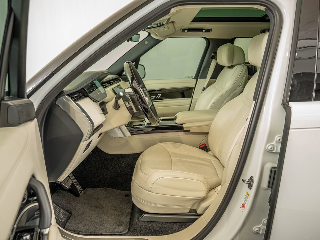 Used 2025 Fuji White Land Rover Autobiography image 31