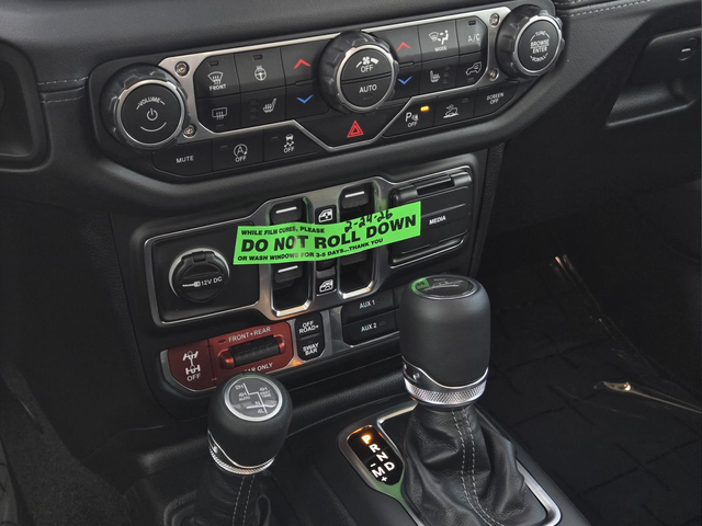 New 2026 Anvil Clear-Coat Exterior Paint Jeep Rubicon X image 13
