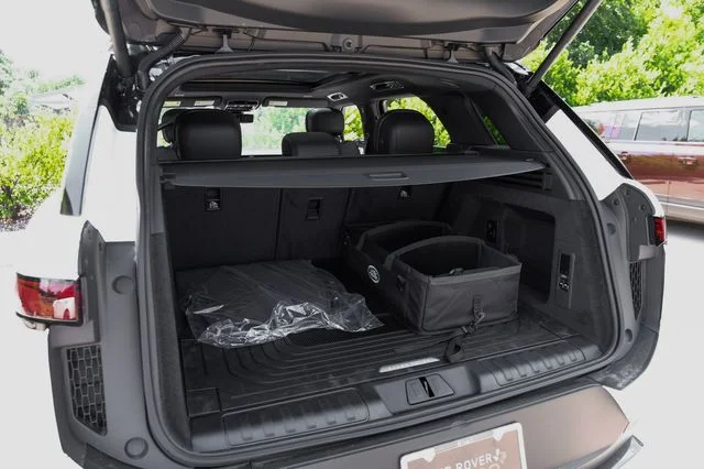 New 2026 Fuji White Land Rover SE image 62