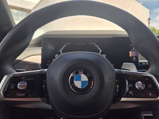 2025 BMW 7 Series 760i - Photo 32