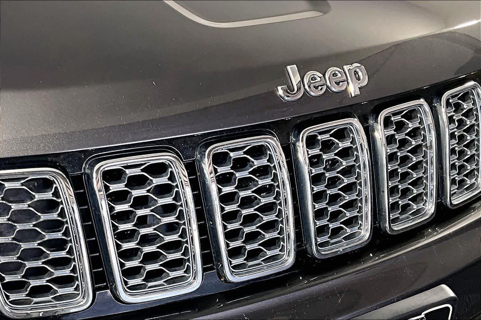 Used 2020 Granite Crystal Metallic Clearcoat Jeep Overland image 29