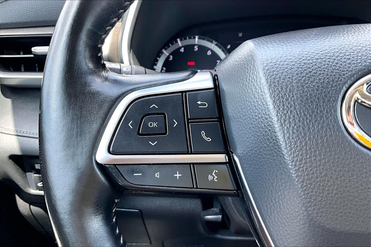 Used 2021 Magnetic Gray Metallic Toyota XLE image 23