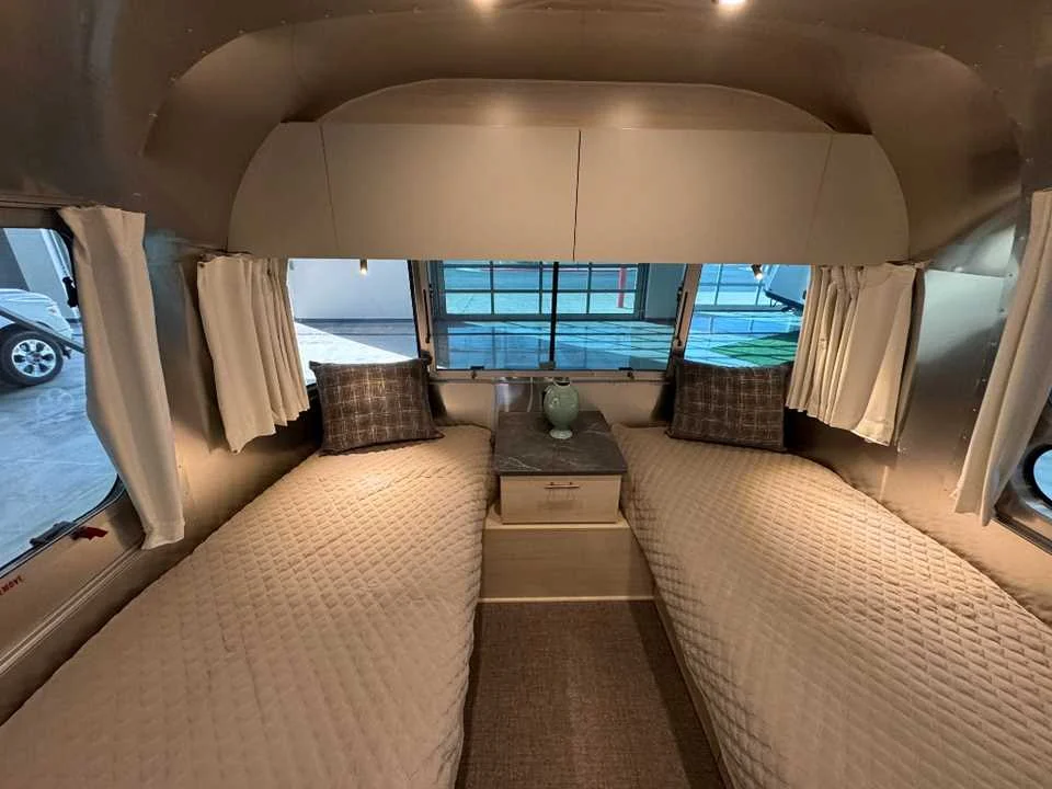 Used 2025 SILVER AIRSTREAM  image 21
