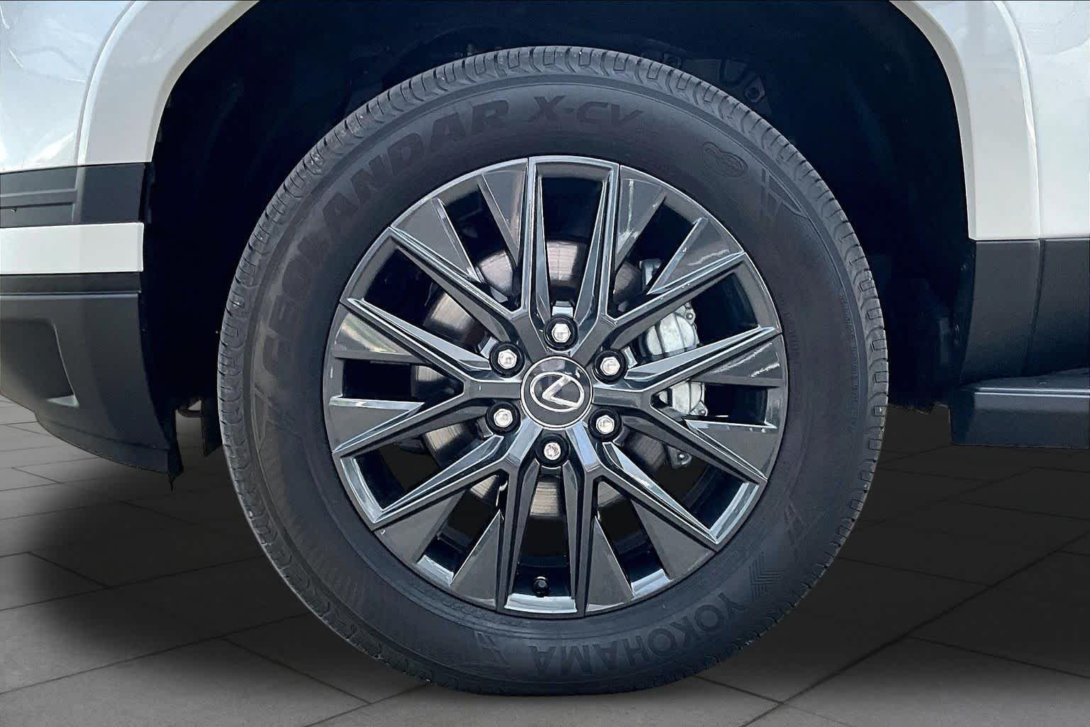 Used 2025 Eminent White Pearl Lexus Premium image 11