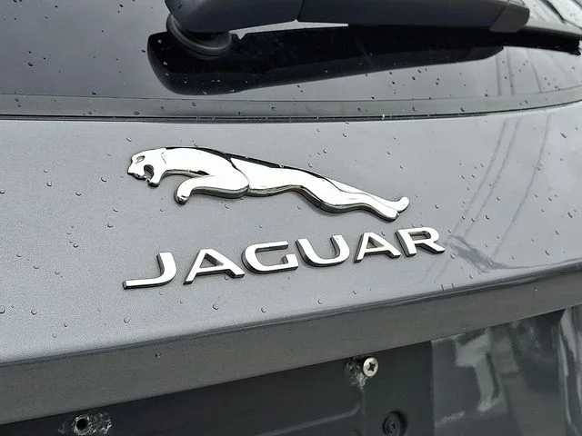 Used 2019  Jaguar R-Dynamic image 30