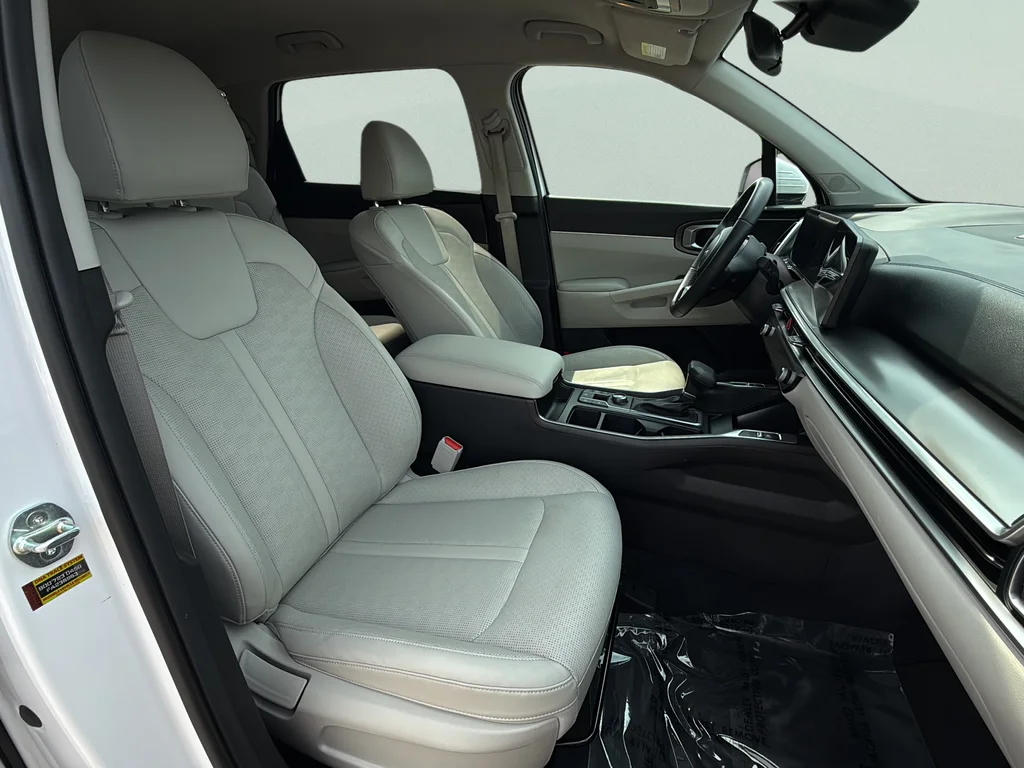 Used 2024 Glacial White Pearl Kia S image 21