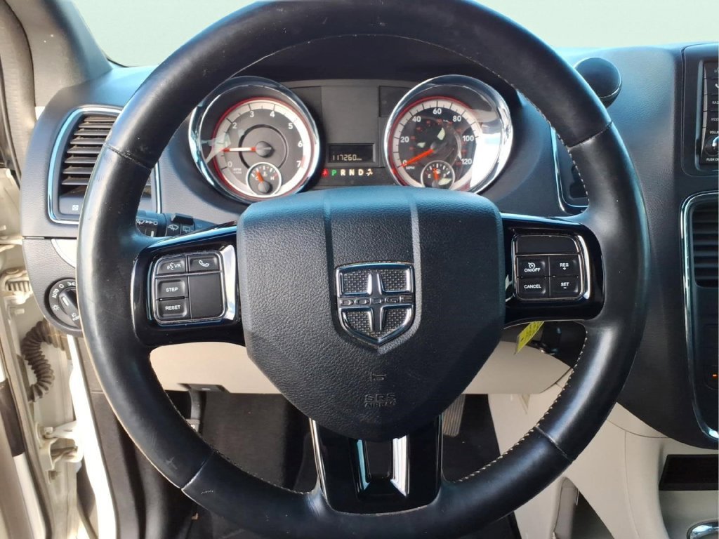 Used 2019 White Dodge SXT image 19