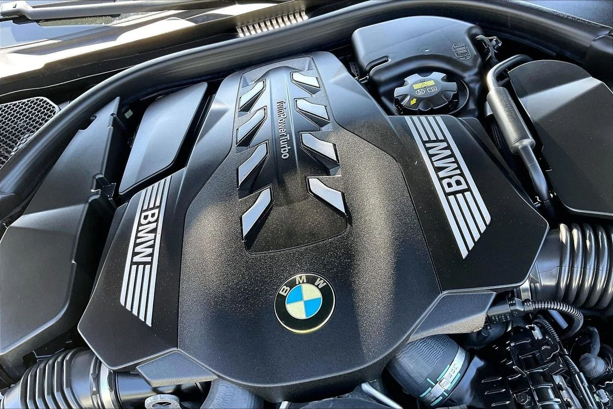 Used 2022  BMW i xDrive image 33