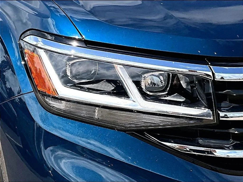 Used 2023  Volkswagen 2.0T SE image 34