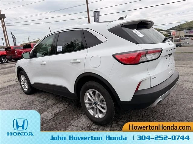 Used 2022 White Ford SE image 7