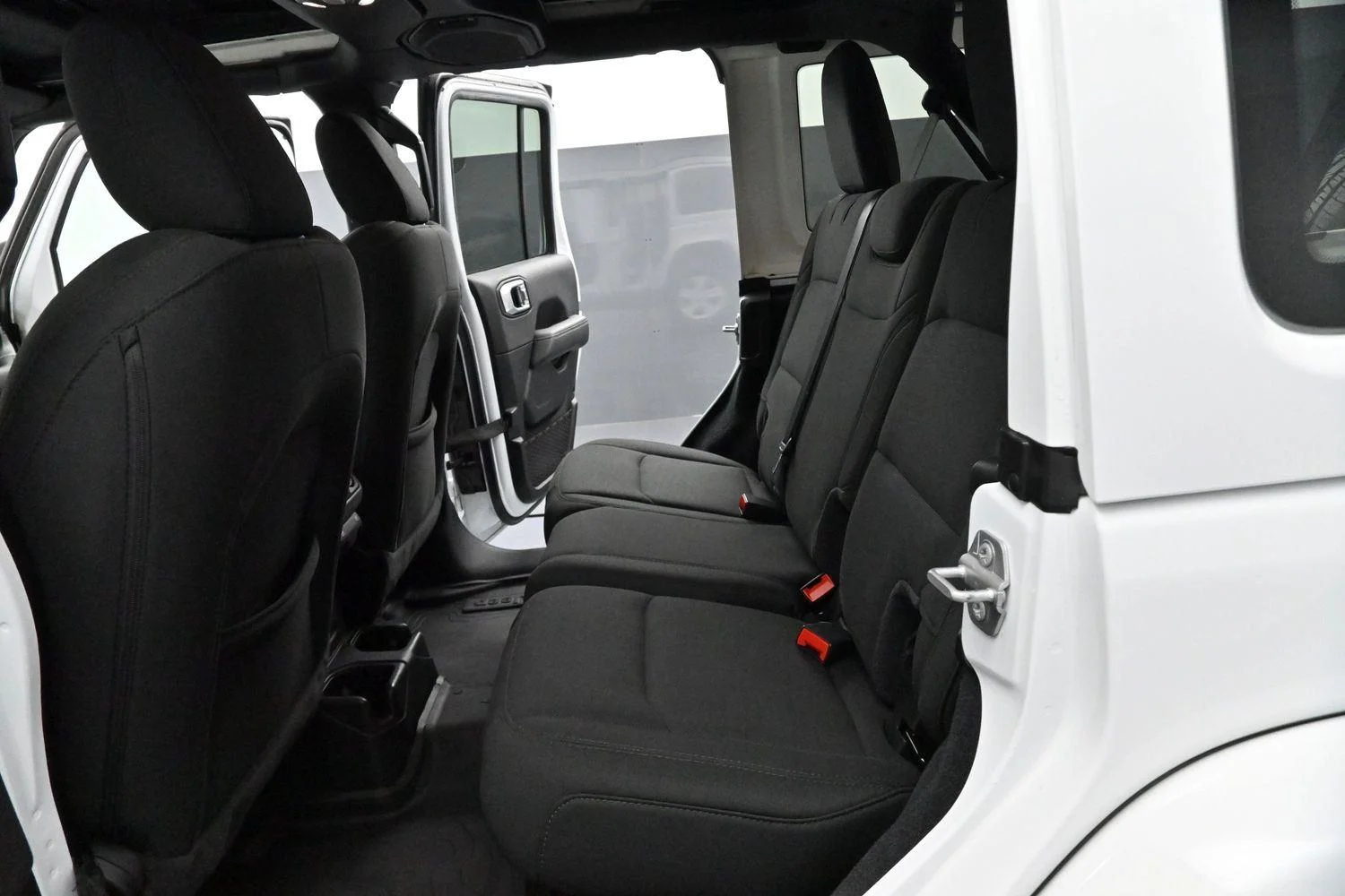 Used 2022 Bright White Clearcoat Jeep Unlimited Sahara image 28