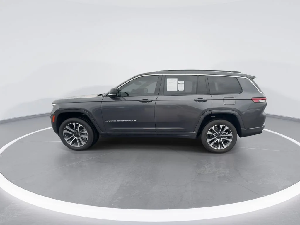 Used 2025 Gray Jeep Overland image 5