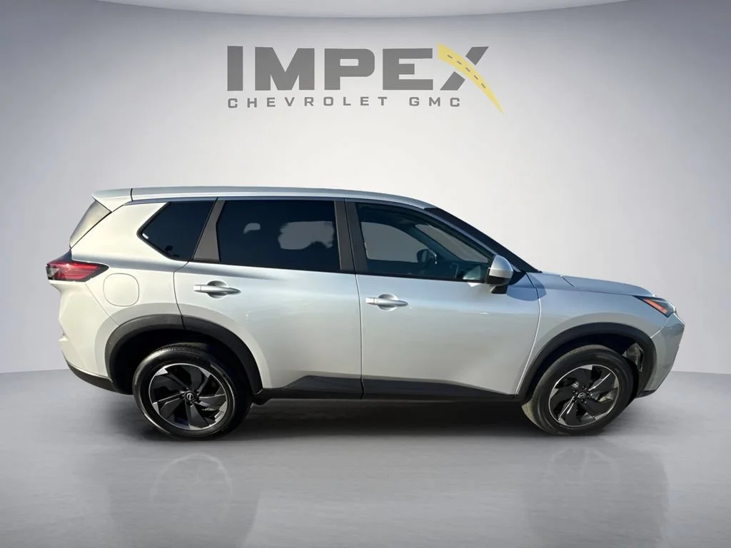 Used 2025 Silver Nissan SV image 6