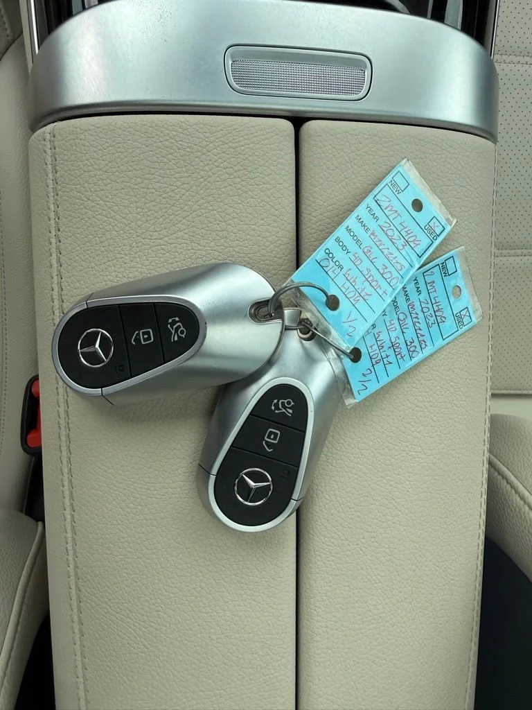 Used 2023 White Mercedes-Benz GLC 300 image 41