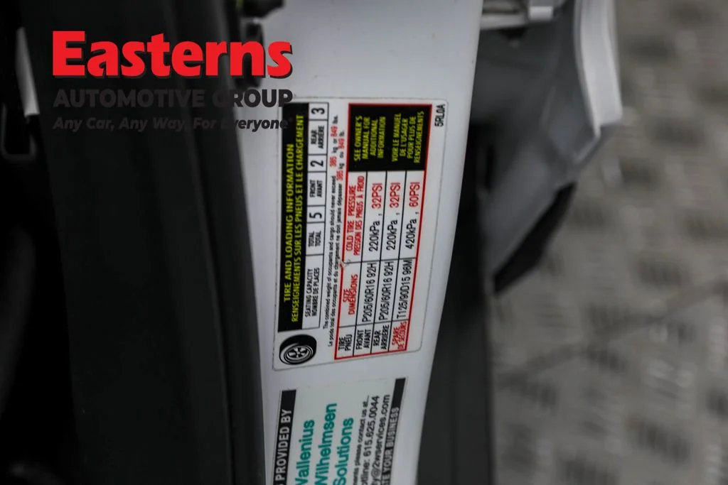 Used 2022 White Nissan S image 33