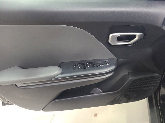 Used 2025 Aurora Black Pearl Kia LXS image 15