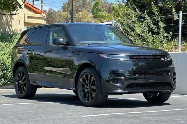 New 2026 Santorini Black Land Rover Dynamic SE image 7
