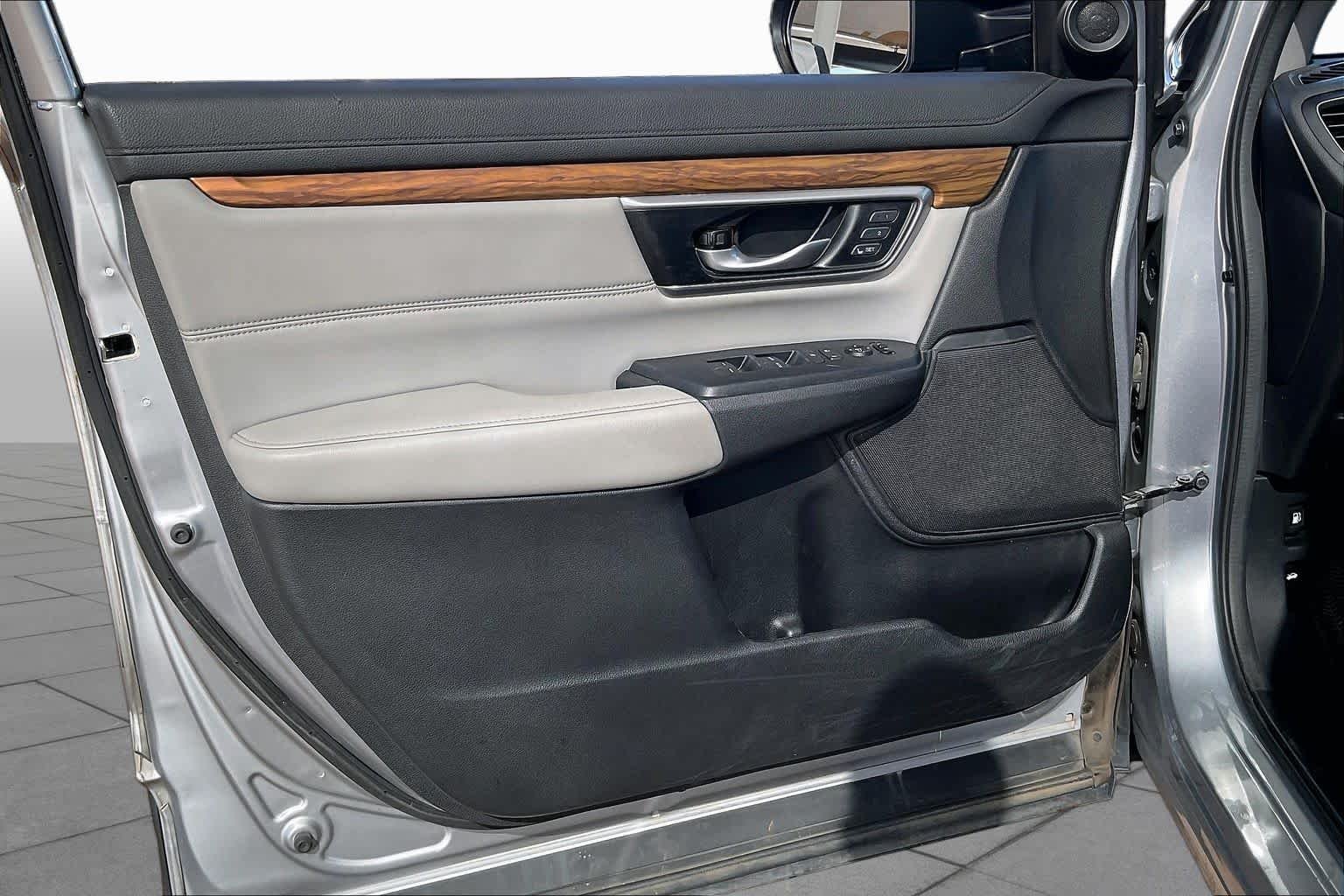 Used 2019 Lunar Silver Metallic Honda EX-L image 21