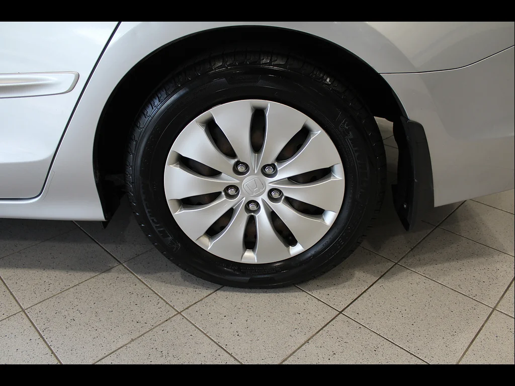 Used 2008 Alabaster Silver Metallic Honda LX image 12