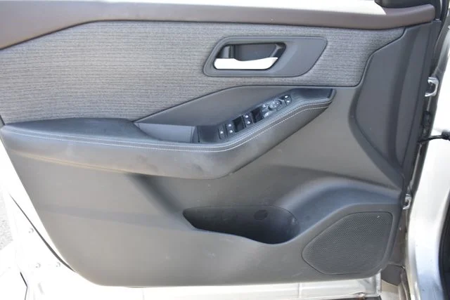 Used 2022 Silver Nissan SV image 9