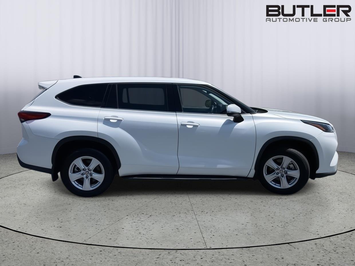 Used 2022 White (Wind Chill Pearl) Toyota Hybrid LE AWD image 6