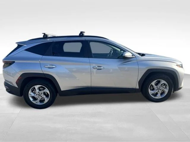 Used 2022 Silver Hyundai SEL image 5