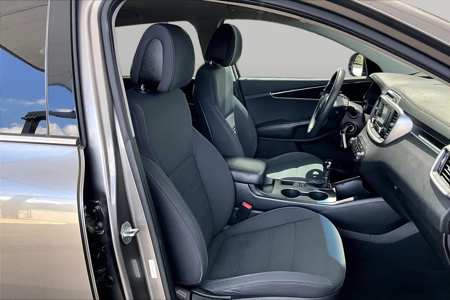 Used 2016 Titanium Silver Kia LX image 9