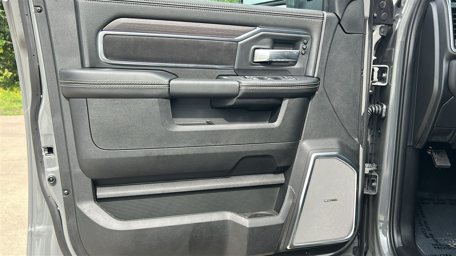 New 2026 Ceramic Gray Clear-Coat Exterior Paint RAM Laramie image 18