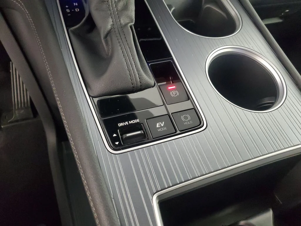 2025 Toyota Sienna XLE - Photo 16