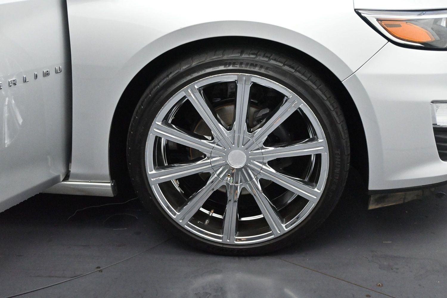 Used 2021 SILVER ICE METALLIC Chevrolet LT image 33